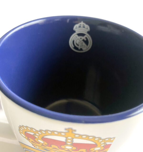 Real Madrid taza azul bicolor en caja - Imagen 5
